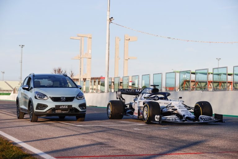 A Semelhan 231 A Entre O Novo Honda Fit E A F 243 Rmula 1 Motor Show