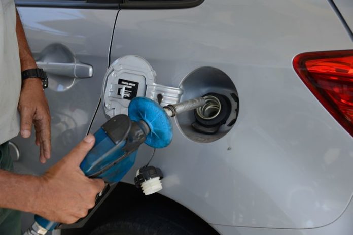 Petrobras afirmou que já comercializa a nova gasolina brasileira